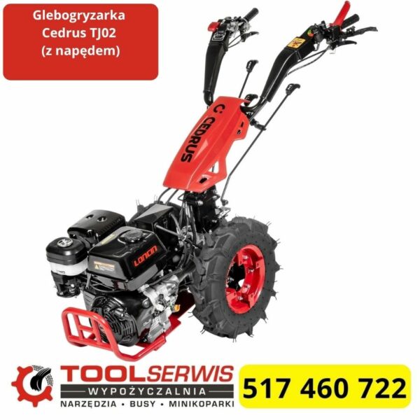 Glebogryzarka TJ02 z napędem podczas spulchniania ziemi w ogrodzie